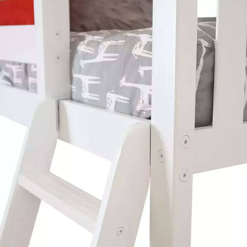 Letto a castello a L in legno massello, una piazza e mezza con libreria per bambini